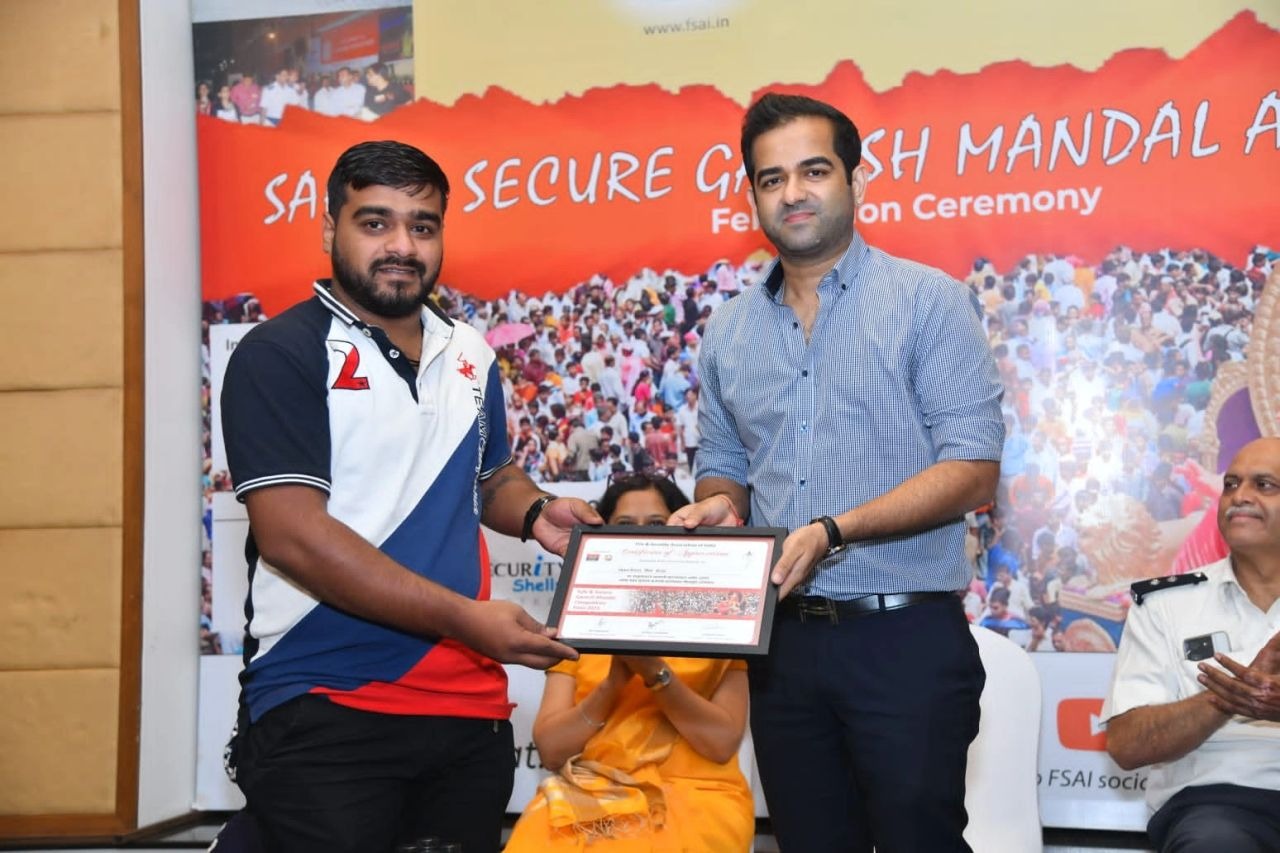 Young mandal volunteer honoured with a certificate of appreciation